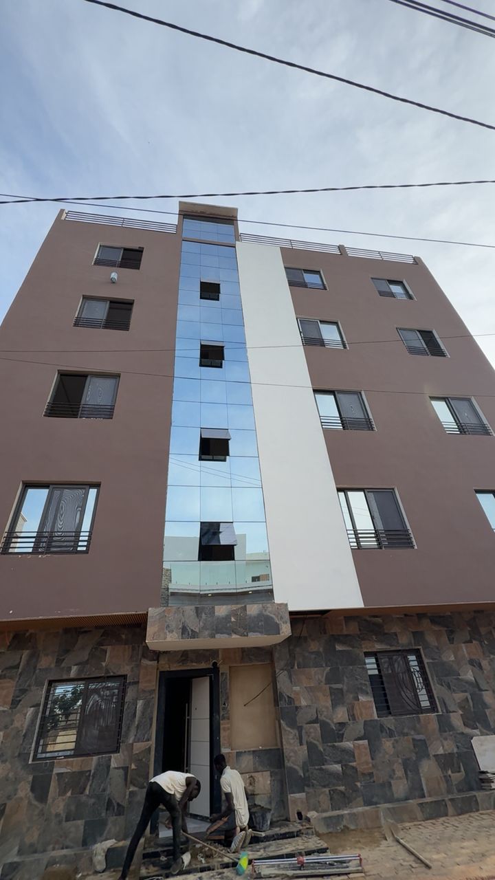 F2 · 1 chambre + salon à Almadies 2